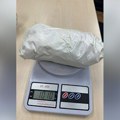 Bežao od policije i bacio kesu sa kilogramom amfitamina