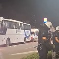 Čačani prvo jurili SNS-ovce po gradu, pa im blokirali autobuse (video)