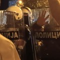 Pet osoba osuđeno zbog incidenta na protestima u Čačku: Mladić koji je nosio fantomku dobio prekršajnu prijavu