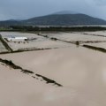 Voda nosi sve pred sobom, žena poginula! Haos u komšijskoj zemlji, 30 kuća odsečeno od sveta zbog poplava: Biće još gore (foto)…