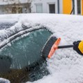 Zimi svi greše sa zamagljenim staklima - jedan taster rešava problem za minut