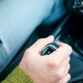 Većina Srba izbacuju menjač iz brzine u vožnji nizbrdo, evo zašto to nije dobra ideja