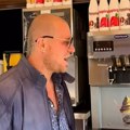 "Varao sam je, imao sam milion devojaka": Našem pevaču brak pukao zbog koleginice, šokirao priznanjem