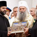 Ovo je najdirljivija fotografija Patrijarha Porfirije! Suze mu liju niz lice: Evo šta se dešava u pozadini