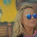 Najbogatija balkanska pevačica se skinula u bikini: Posle raskida sa 19 godina mlađim, otputovala na luksuznu destinaciju FOTO…