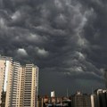 Poplava na ulicama, ciklon čupao drveće: Pogledajte posledice nevremena u Sankt Peterburgu