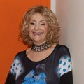 Lepa Lukić OSTALA BEZ KOSE, neće više da nosi periku: Pogledajte kako sada izgleda kraljica narodne muzike (FOTO)