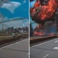 Avion se srušio nasred auto-puta! Dvocifren broj mrtvih, stravična nesreća - procurio i snimak katastrofe (video)