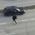 "Samo na dva minuta" skandalozno ponašanje! Zaustavio auto nasred puta pa uradio ovo (Video)