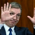 Vučićeva šarenica: Ni na istok, ni na zapad