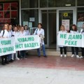 Zabrinuti za sudbinu: Novi protest zaposlenih u kraljevačkoj Apotekarskoj ustanovi (foto)