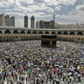 Najmanje 550 hodočasnika preminulo u Meki: Umrli zbog toplotnog udara, na hiljade ljudi kolabiralo nakon što su temperature…