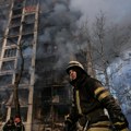 Ugašen požar u skladištima u Kijevu, jedna osoba se otrovala dimom