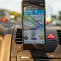 Vozači sa Waze aplikacijom dobijaju duplo više kazni: Istraživanje otkriva zašto