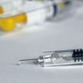 SAD prestaju da finansiraju organizaciju koja se bavi vakcinacijom