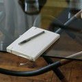 Silovao pacijentkinje tokom seanse hipnoze Francuski psihoanalitičar i medijski komentator pod istragom zbog seksualnih napada