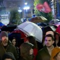 Protest kod Narodnog pozorišta: Građani traže ostavku Bokana (VIDEO)