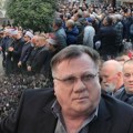 Sahranjen halid Bešlić: Preko 50.000 ljudi ga ispratilo na večni počinak: Sin nem od bola, prijatelji ga teše