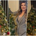 Novogodišnja idila u domu Viki Miljković: Folk zvezda okitila dve jelke: Ne zna se koja je lepša (foto)