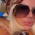 Golišava Dara Bubamara se snimala s muškarcem: Dugim noktima ga mazi po butinama, prizor iz Dubaija je "bruka"