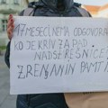 Večeras tišina i u Zrenjaninu: 17 meseci od tragedije u Novom Sadu i dalje nema odgovora, tuga i bes ne prestaju… 17 meseci…