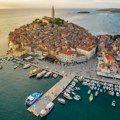 Zašto svi odjednom hrle u ovaj hrvatski grad? Ima 22 ostrva, a World Atlas ga svrstao među najlepše