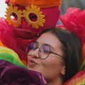 Hiljade ljudi na Paradi ponosa u Parizu uz poruke protiv nasilja i diskriminacije