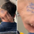 Scena iz voza podelila internet: Pogledajte kakvu poruku je mladić zapisao na ruci