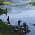 Ribolovci iz zemlje i susednih zemalja na obalama Morave u Ćupriji