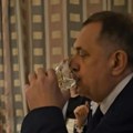 Ispoštovao stari ruski običaj: Dodik proslavio dobijanje orden na vrlo neobičan način (video)