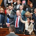 Skupština bira Anu Brnabić za predsednicu parlamenta: Opozicija pokazala figuru Oskara, sednica se se nastavlja sutra