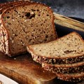 Nije svejedno da li je hleb svež smrznut ili tostiran Način na koji ga jedete ima veliki uticaj na zdravlje, jednu stvar…