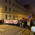 Studenti protestuju ispred zgrade Osnovog suda u Zrenjaninu zbog pregažene studentkinje