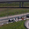 (Foto) sa gradilišta pokušao da se uključi na auto-put pa izazvao saobraćajku Troje ljudi povređeno kod naplatne rampe kod…