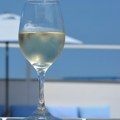 "Platili smo pivo 100 evra, kolu 35!" turisti upozoravaju na čuveni bar u Grčkoj Tripadvisor reagovao, država debelo kaznila…