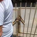 Gimnazijalce koji su u školi želeli da proslave 45 godina mature, umesto dobrodošlice sačekao katanac