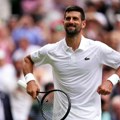 VIDEO Novak „pumpao“ na Vimbldonu, a onda je kamera pokazala šta radi Stefan – Đoković i na konferenciji pričao o sinu…
