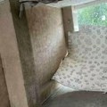 Drama u Novom Sadu: Pao plafon u prolazu zgrade, srušio se kao da je od papira