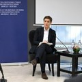 Brnabić na brifingu u Briselu: Za eroziju poverenja u institucije kriva i neodgovorna opozicija