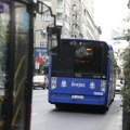 Haos na novom Beogradu: Vozač autobusa naglo zakočio, jedna žena teško povređena