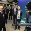 Robot zaplesao pred Putinom: "Pusti moju omiljenu pesmu" VIDEO
