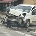 (FOTO) Saobraćajna nezgoda na uglu Oslobođenja i Miloša Obilića