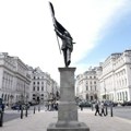 Kako je Benksi postavio statuu u centru Londona