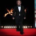 Počasna „zlatna palma“ reditelju trilogije „Gospodar prstenova“ Piteru Džeksonu. Džejn Fonda i Gong Li otvorile 79. filmski…