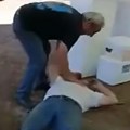 Sveštenik udario pesnicom predsednika mesne zajednice! Nesvakidašnji prizor u porti crkve, policija odmah reagovala (video)