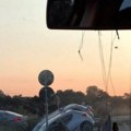 Vozila upala u jarak saobraćajka na putu kod Despotovca: policija na terenu