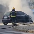 Izgoreo automobila na dorćolu Vatra je zahvatila prednji deo vozila (video)