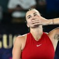 Arina Sabalenka bez izgubljenog seta do finala, za odbranu trofeja protiv Kineskinje Kinven Ženg