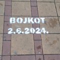 Pozivanje na bojkot "rukopisom“ SNS-a: Ko stoji iza grafita koji su preplavili ulice Beograda i Novog Sada