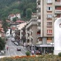 Potukli se u stanu, jedan izvadio nož! Krvava tuča u Prijepolju, izbo muškarca po glavi!